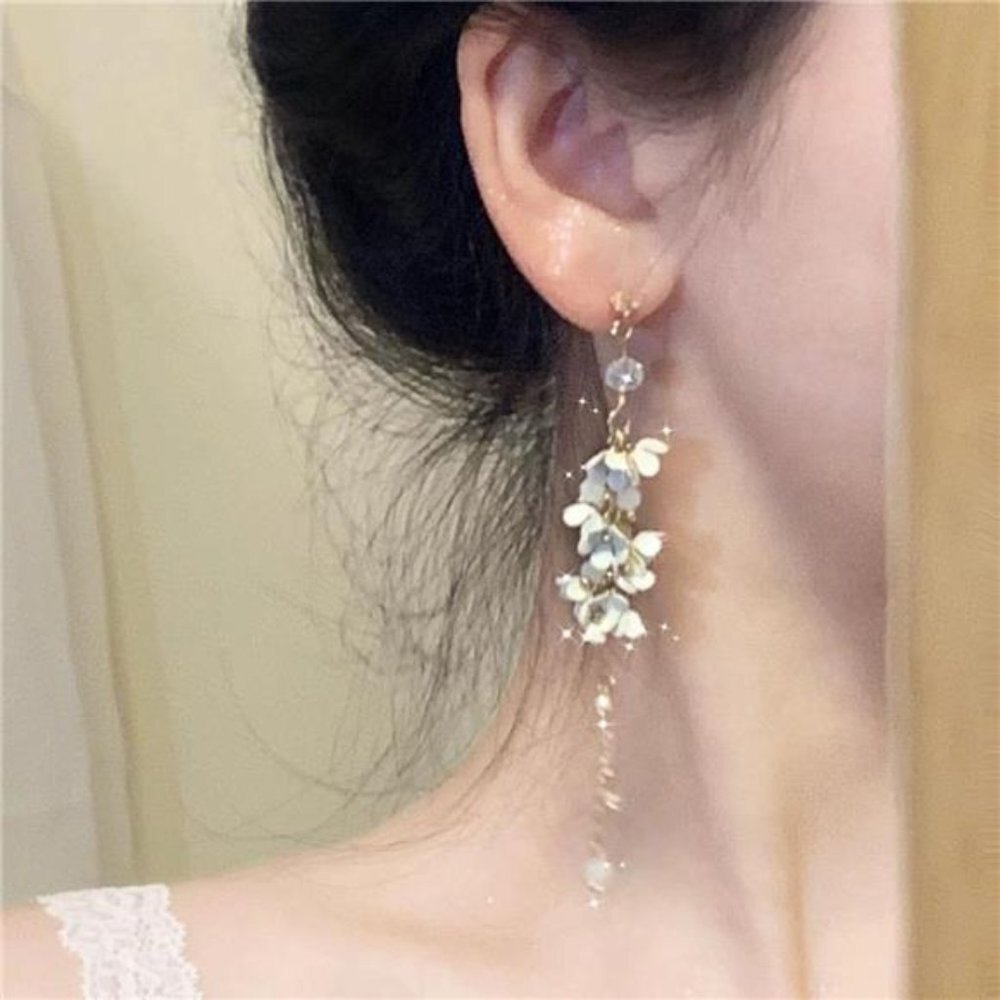 Boho White Flower Statement Stud Earrings Long 3D Petal Drop Dangle‎ Earrings - Picture 3 of 6